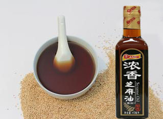跟隨時代發(fā)展，不做落伍的芝麻油灌裝機